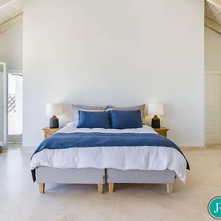 Villa - 5 Bed In El Paraiso *