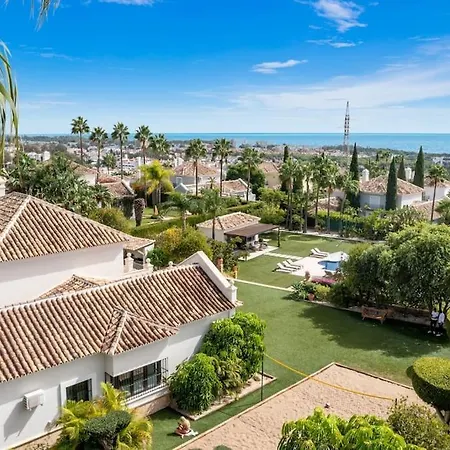 - 5 Bed In El Paraiso *