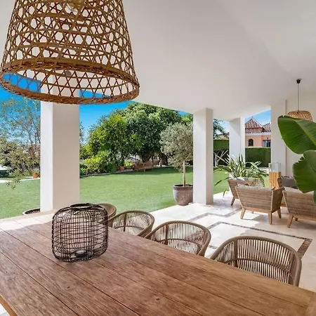 - 5 Bed In El Paraiso Estepona