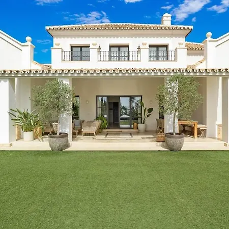 - 5 Bed In El Paraiso *