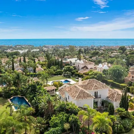 - 5 Bed In El Paraiso Villa