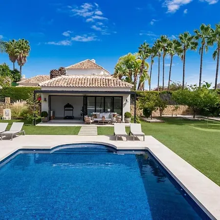 Villa - 5 Bed In El Paraiso