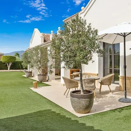 - 5 Bed In El Paraiso *
