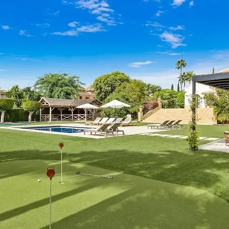 - 5 Bed In El Paraiso *