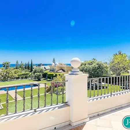 - 5 Bed In El Paraiso Villa *