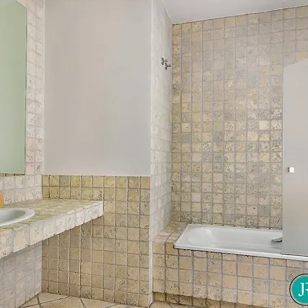 Villa - 5 Bed In El Paraiso *
