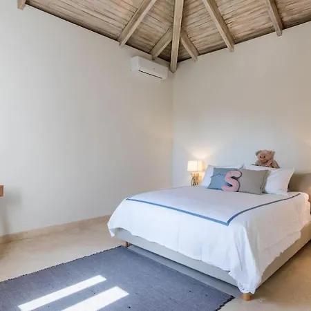 Villa - 5 Bed In El Paraiso