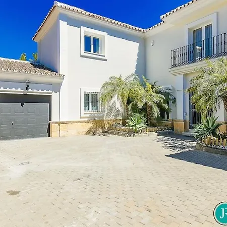 - 5 Bed In El Paraiso Villa Estepona