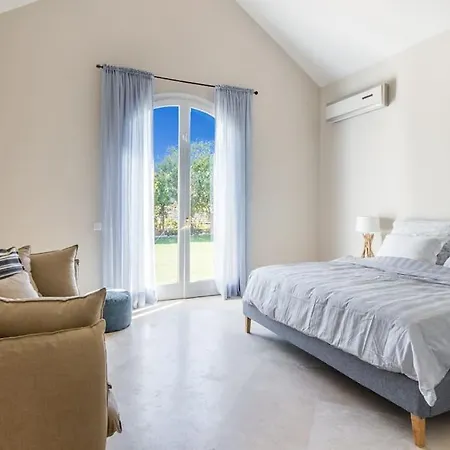 - 5 Bed In El Paraiso Estepona