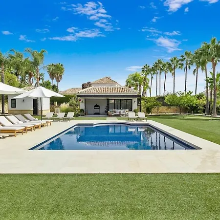 Villa - 5 Bed In El Paraiso