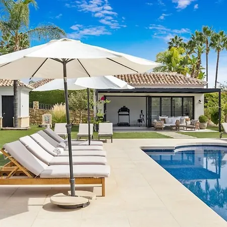 Villa - 5 Bed In El Paraiso *