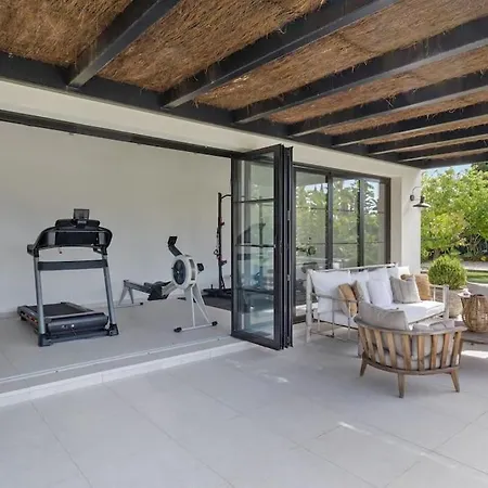 - 5 Bed In El Paraiso Estepona